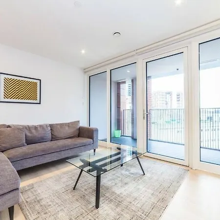 Chic 2-Bedroom Apartment In Canada Water, London - Stylish Retreat Near The River Thames